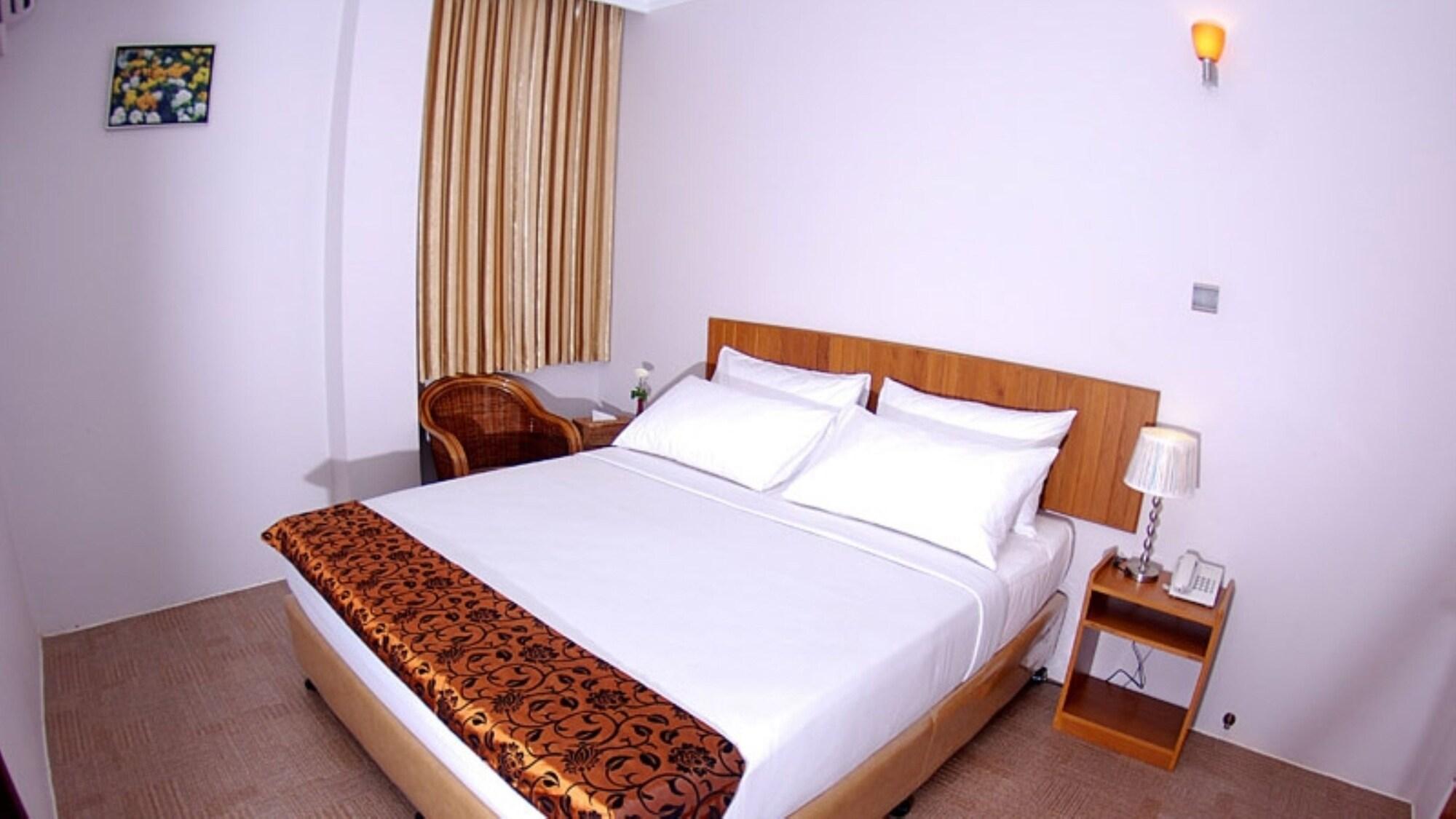 Holiday Hotel Rangun Kültér fotó