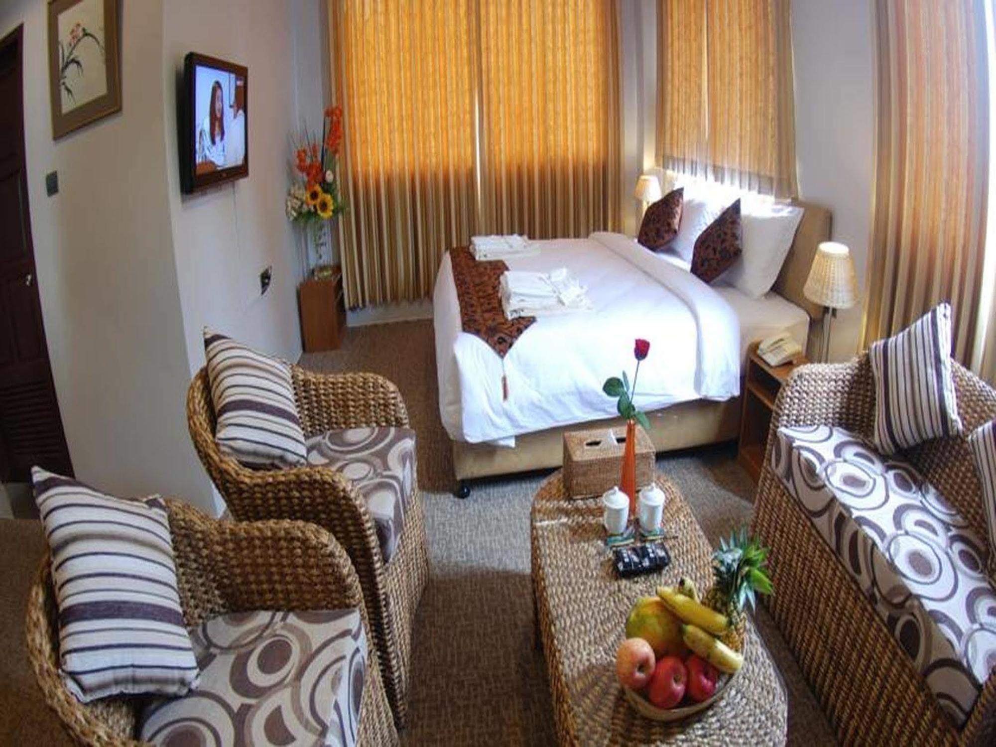 Holiday Hotel Rangun Kültér fotó