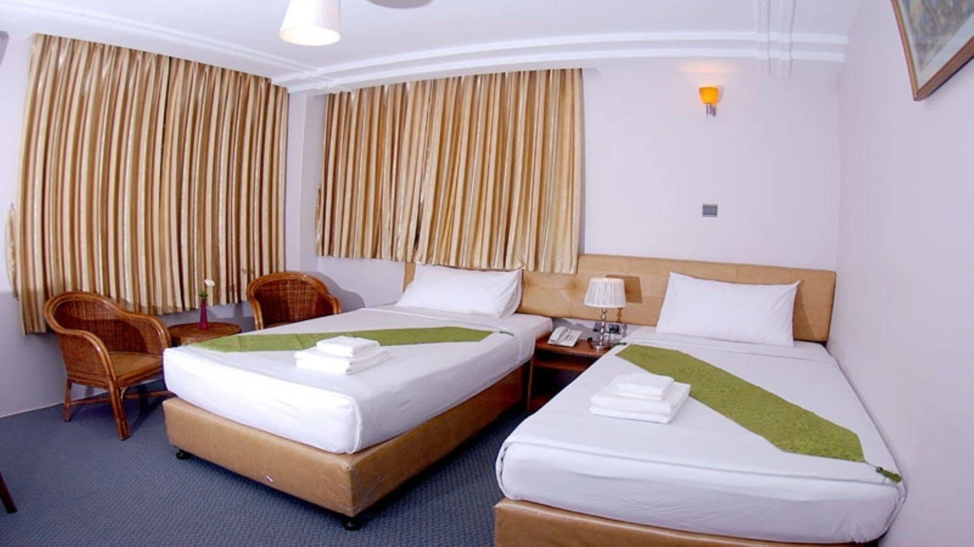 Holiday Hotel Rangun Kültér fotó